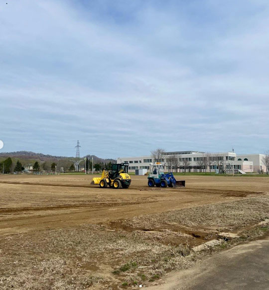 釧路市立阿寒小学校のグランド整備